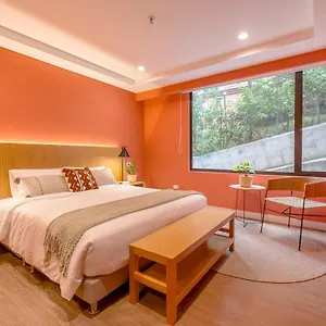 Elegant Steps From El Tesoro Mall 304 Apartamento